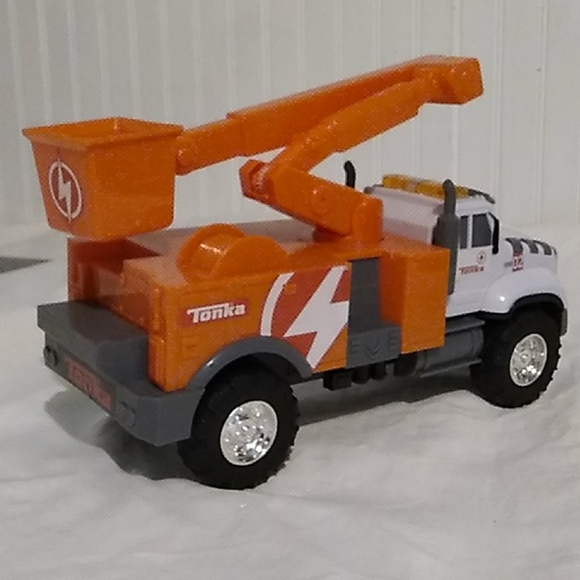 Tonka Toys | 23 Hasbro Plastic Tonka Working Bucket Truck | Poshmark